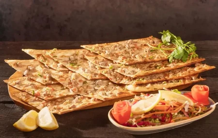 Бычак арасы (лепёшка с рубленым мясом) — KMU Mehmet Usta Aksaray