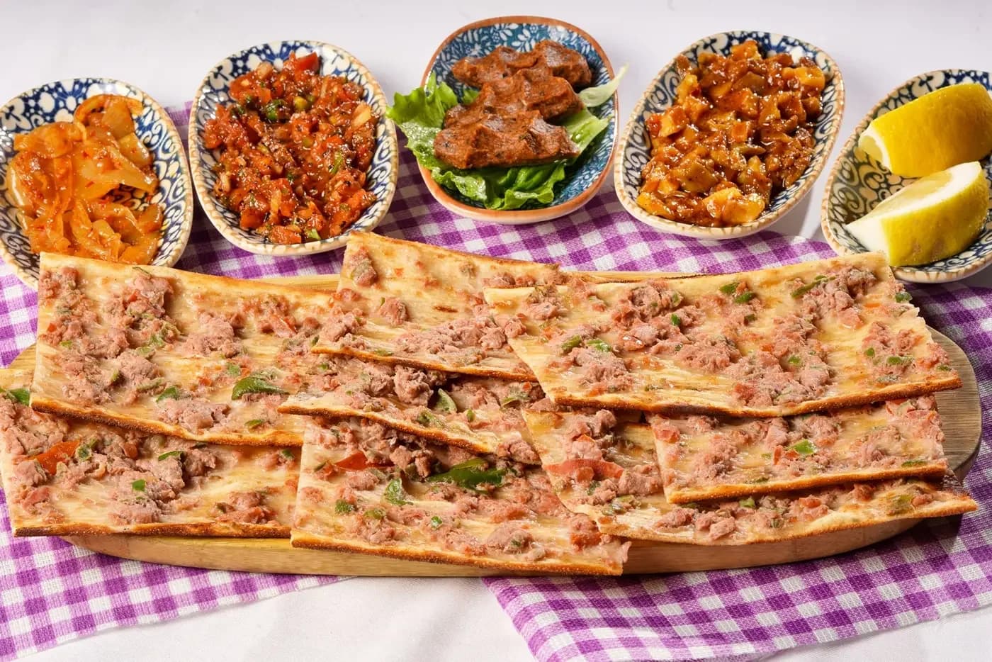Этли экмек (лепёшка с мясом) — KMU Mehmet Usta Aksaray