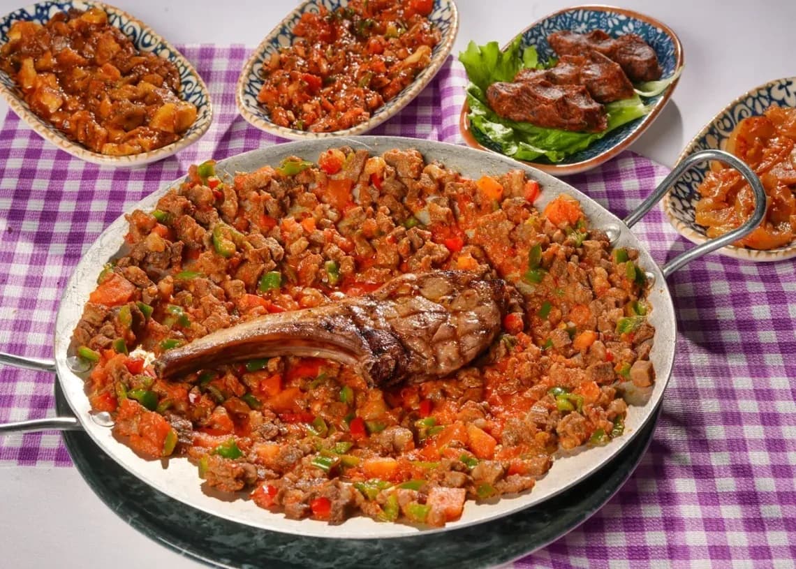 Сач тава (мясо на садже) — KMU Mehmet Usta Aksaray